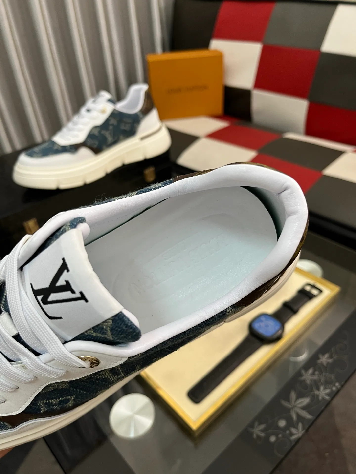 Men's shoes💰420⌚️⌚️"LOUI* VUITTO*" popular men's casual shoes, genuine Italian development💯purchasing level quality✔️The upper is made of official website material first-layer cowhide, comfortable and soft sheepskin feet⚡️Fashionable and versatile. The toe last shape is firm and full, and the soles are made from LV original molds and can be moved in and out of the counter at will. Light and comfortable on the foot~purely handmade, details determine quality! Size:38-442️⃣Colors available